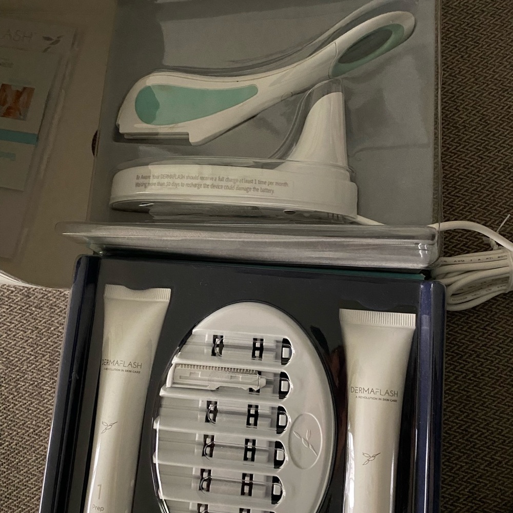 DERMAFLASH Facial Exfoliating Device Set